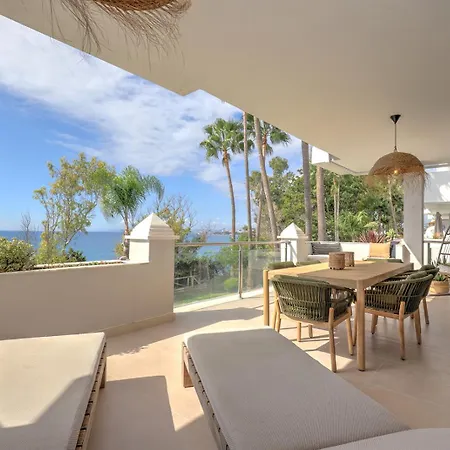 Renovated Casaris Big Balcony And Sea View شقة