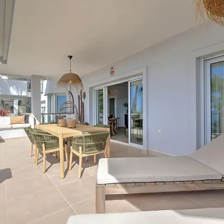 Renovated Casaris Big Balcony And Sea View شقة *