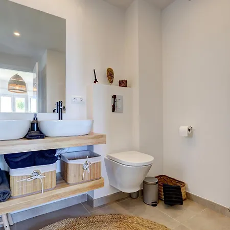 아파트 Renovated Casaris Big Balcony And Sea View 에스테포나